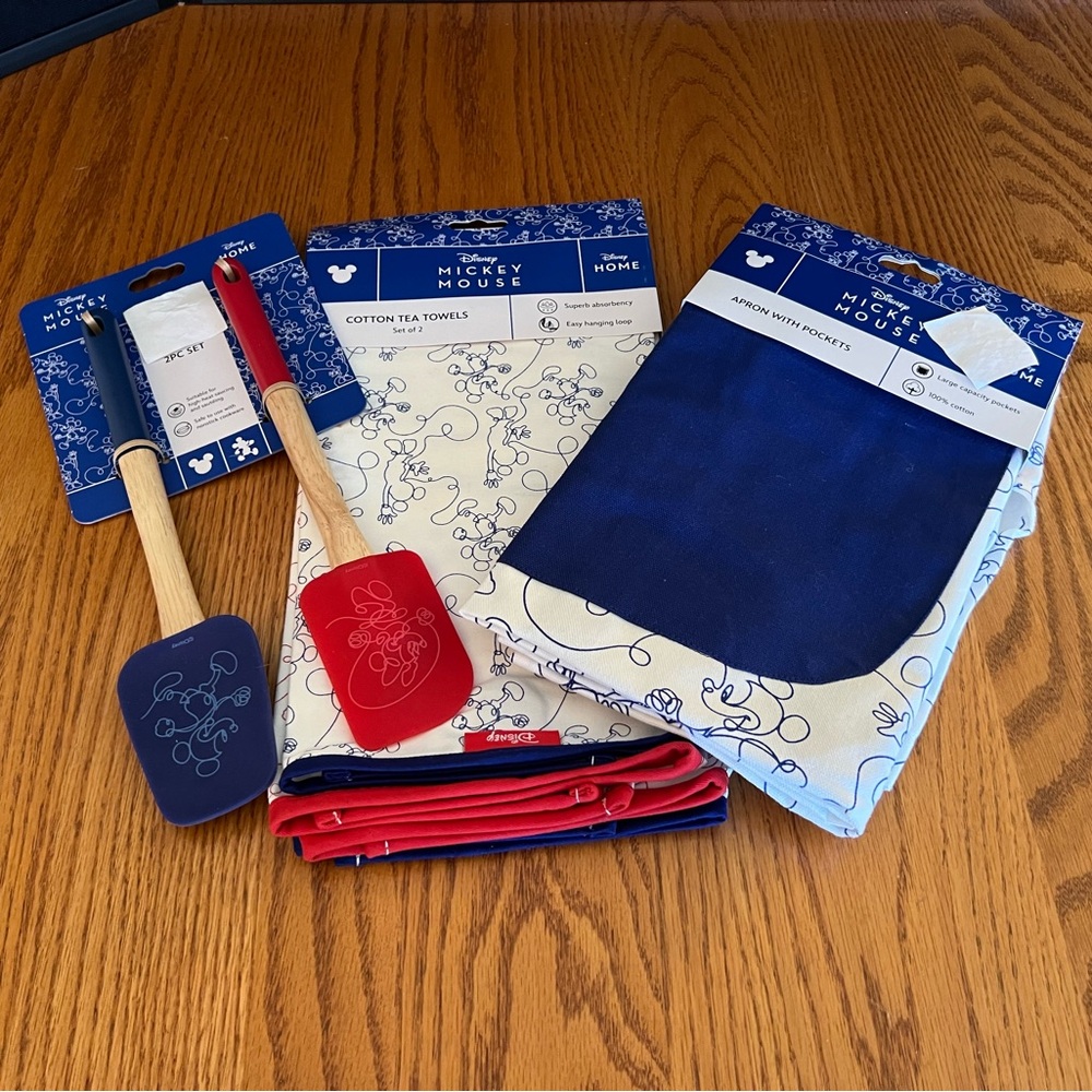 Disney Mickey Mouse 5 Piece Kitchen Set - Red and Blue